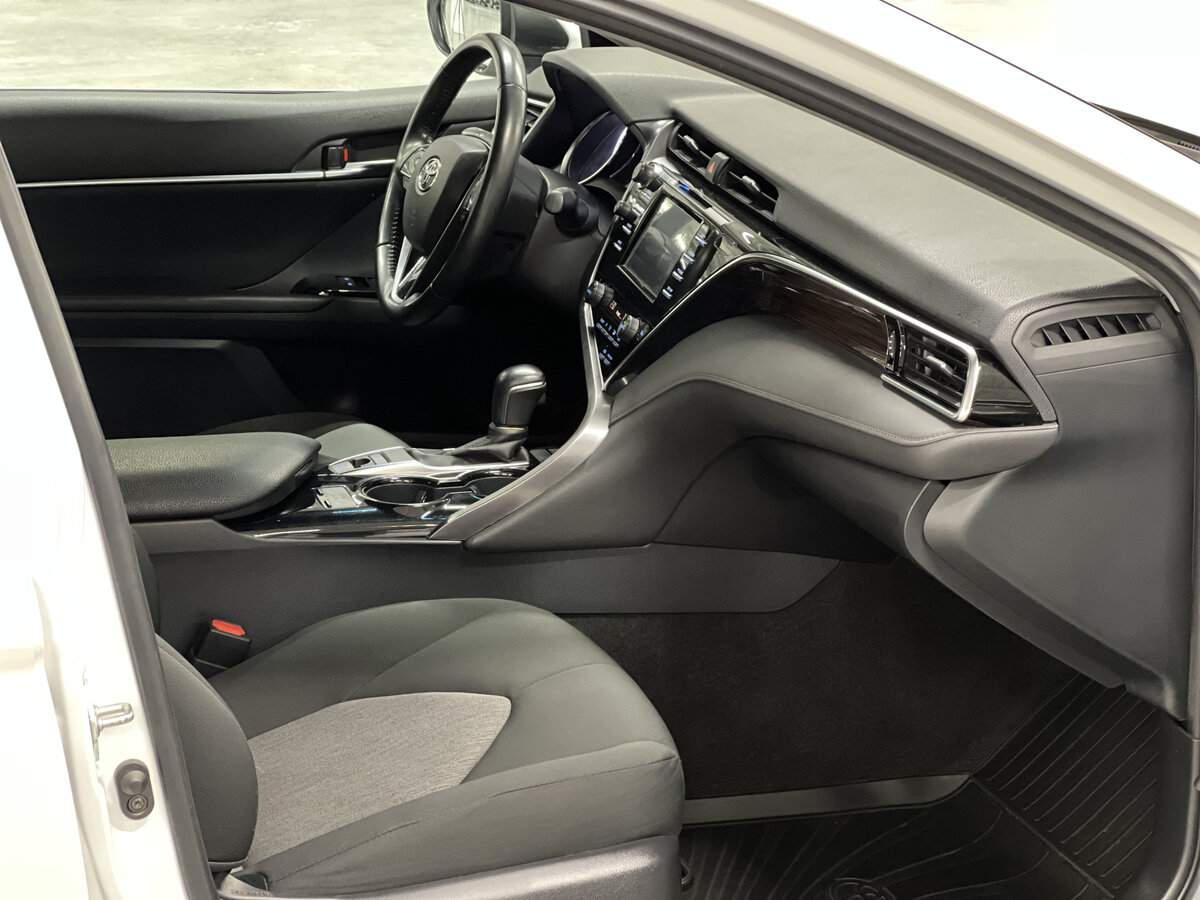 Купить Toyota Camry с пробегом. Фото: #10