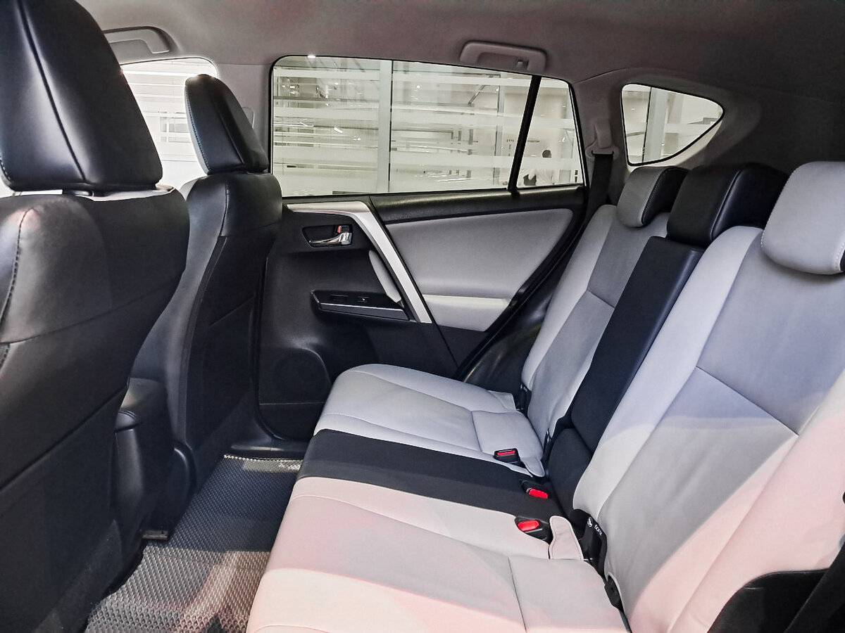 Купить Toyota RAV4 с пробегом. Фото: #11
