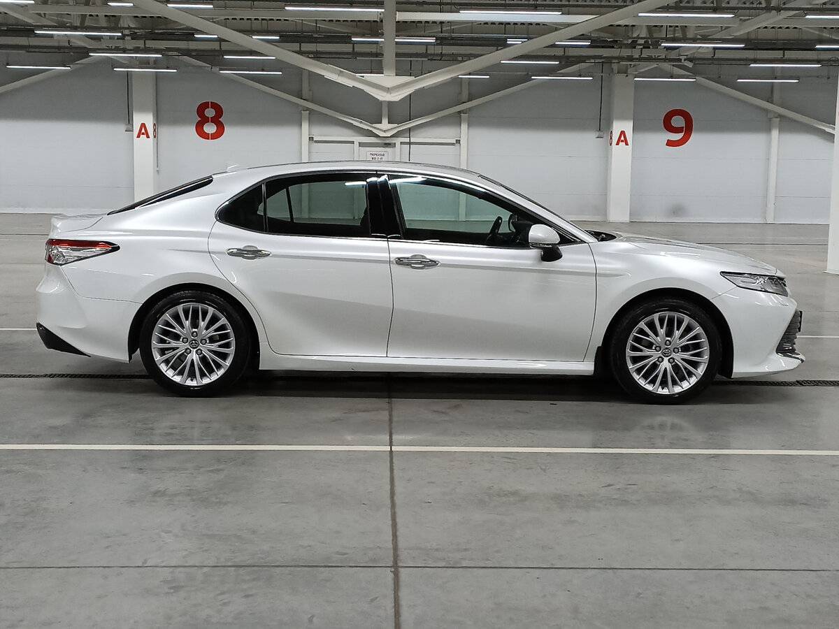 Купить Toyota Camry с пробегом. Фото: #3