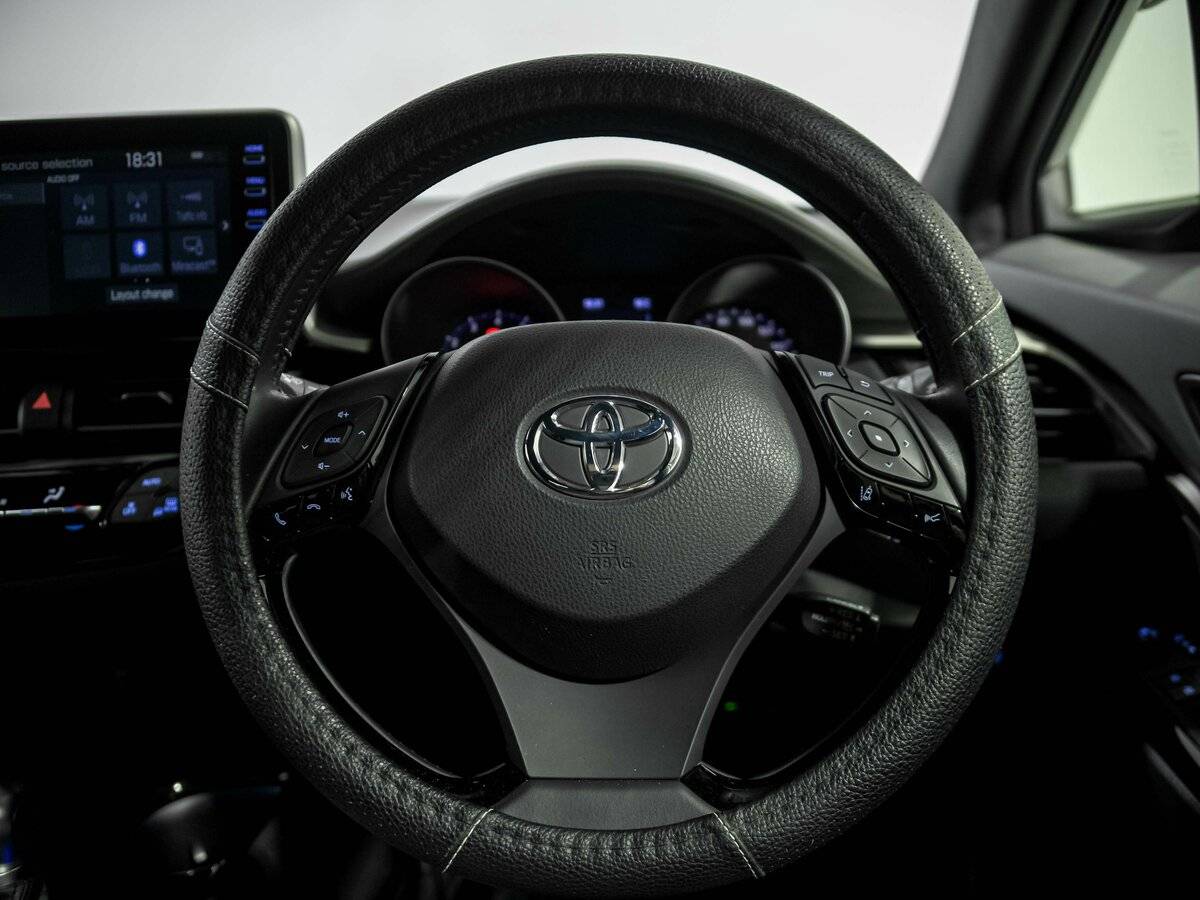 Купить Toyota C-HR с пробегом. Фото: #8