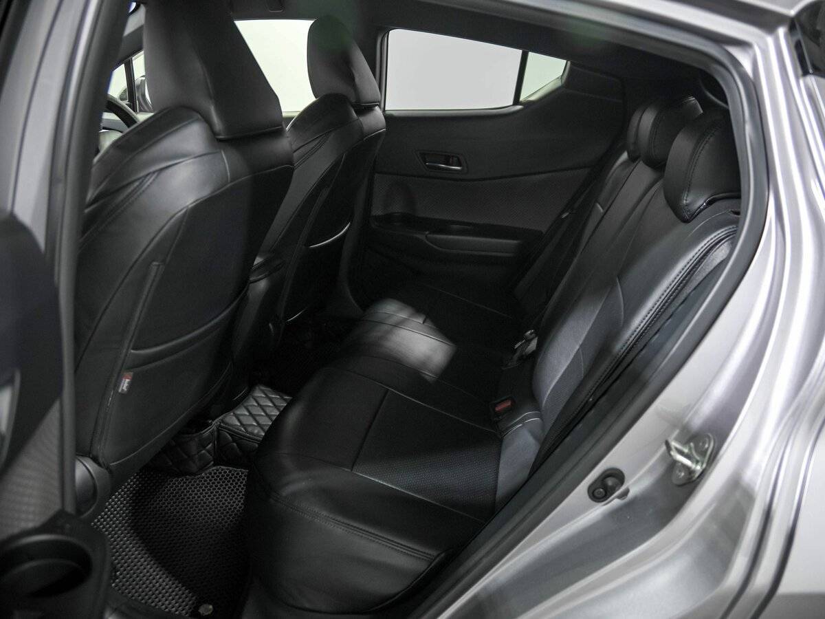 Купить Toyota C-HR с пробегом. Фото: #19
