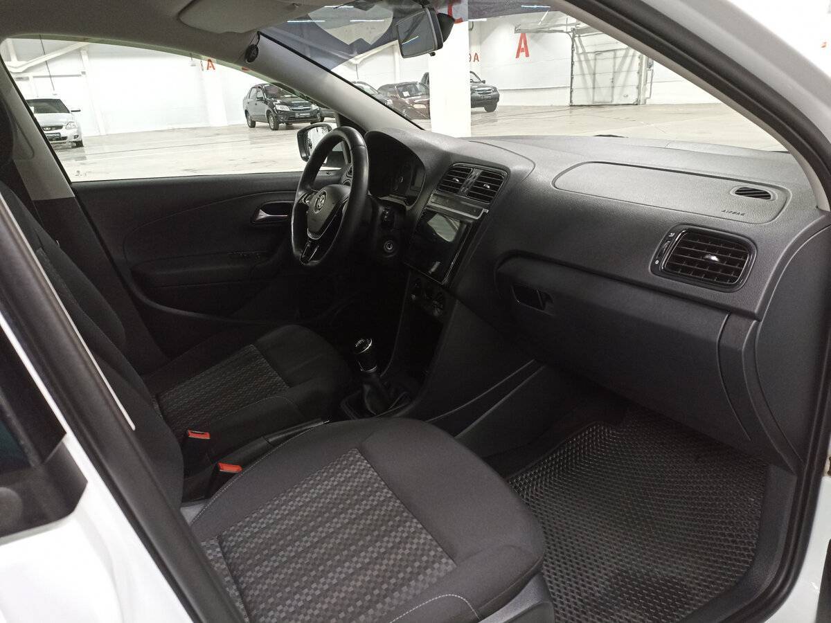 Купить Volkswagen Polo с пробегом. Фото: #10
