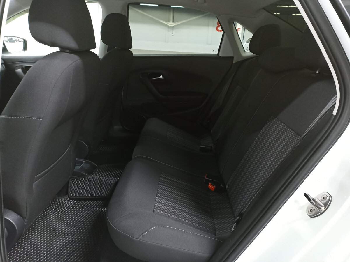 Купить Volkswagen Polo с пробегом. Фото: #11