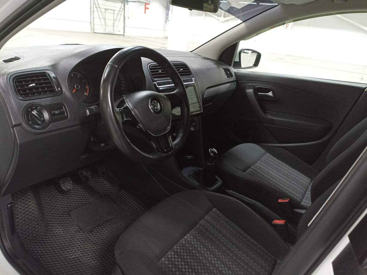 Купить Volkswagen Polo с пробегом. Фото: #15