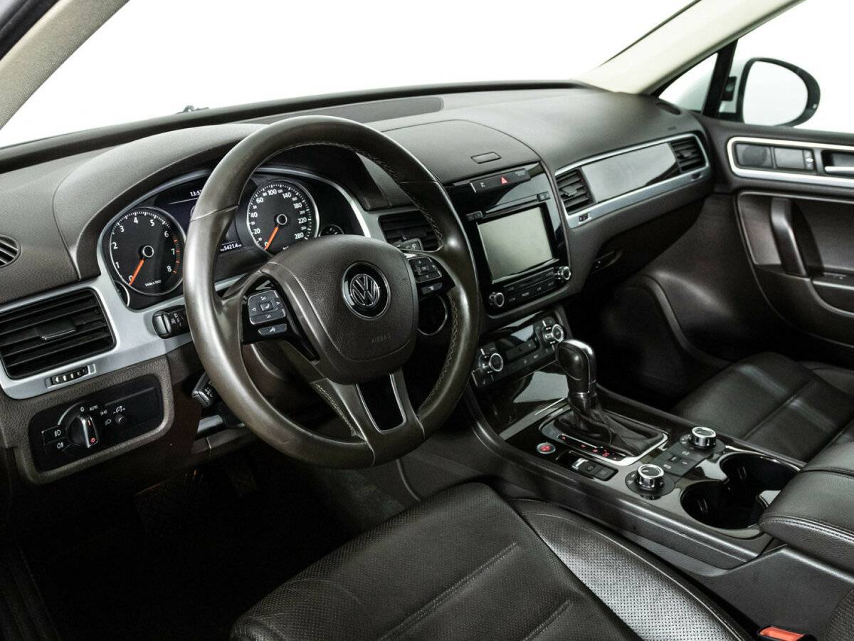 Купить Volkswagen Touareg с пробегом. Фото: #10