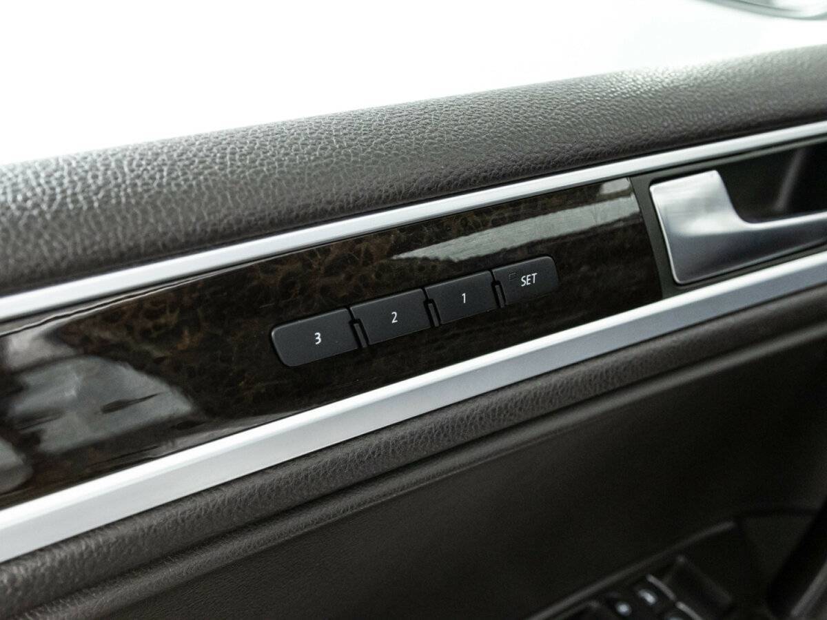 Купить Volkswagen Touareg с пробегом. Фото: #17