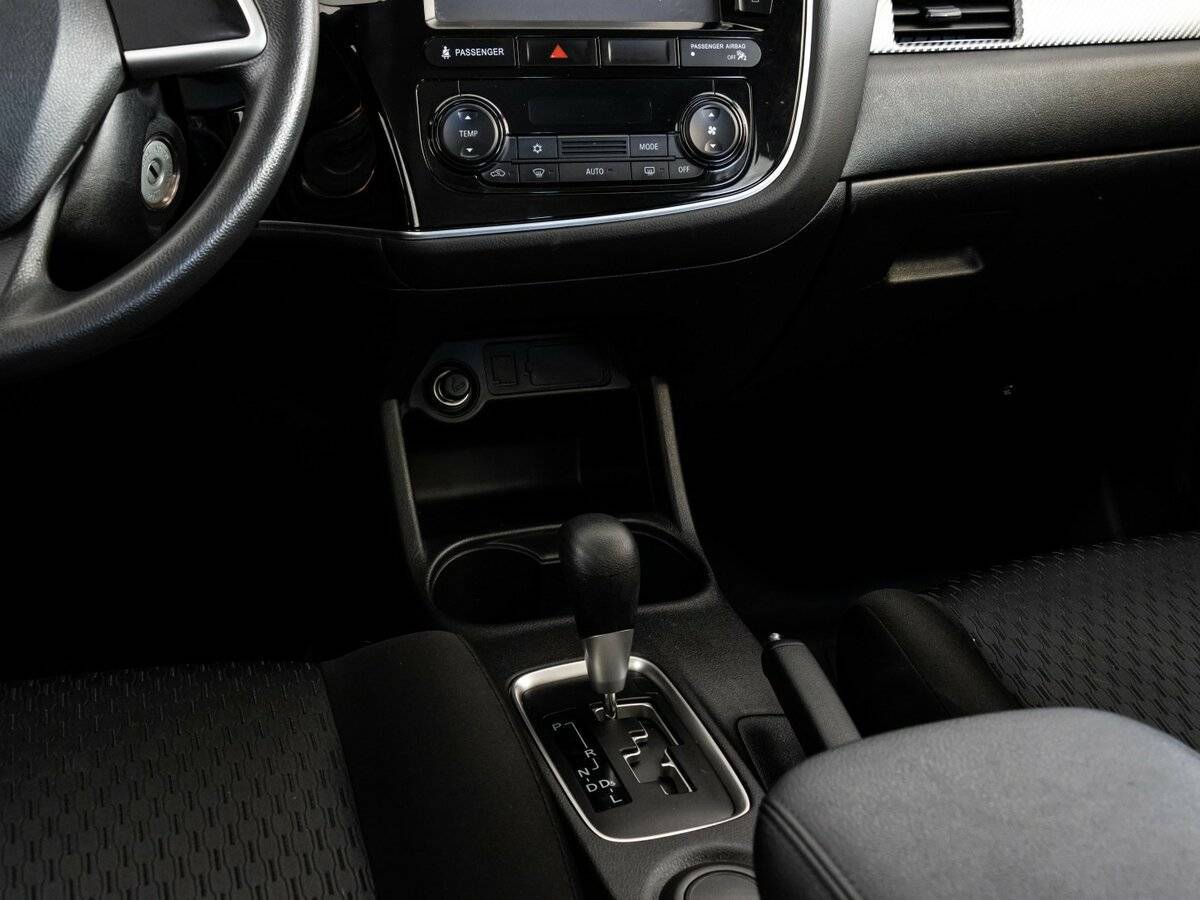 Купить Mitsubishi Outlander с пробегом. Фото: #11
