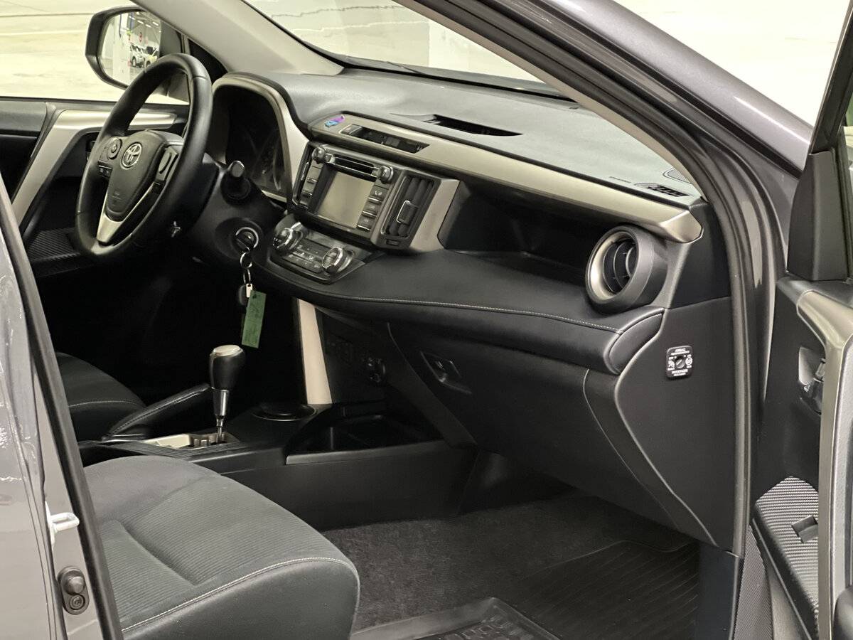 Купить Toyota RAV4 с пробегом. Фото: #10