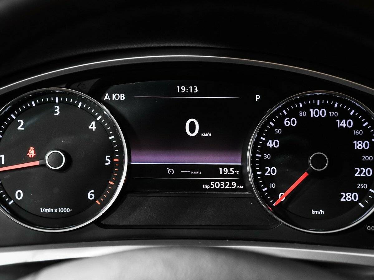 Купить Volkswagen Touareg с пробегом. Фото: #9