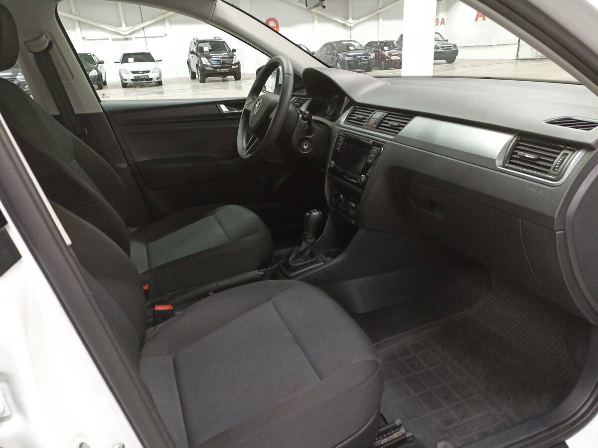 Купить Skoda Rapid с пробегом. Фото: #10