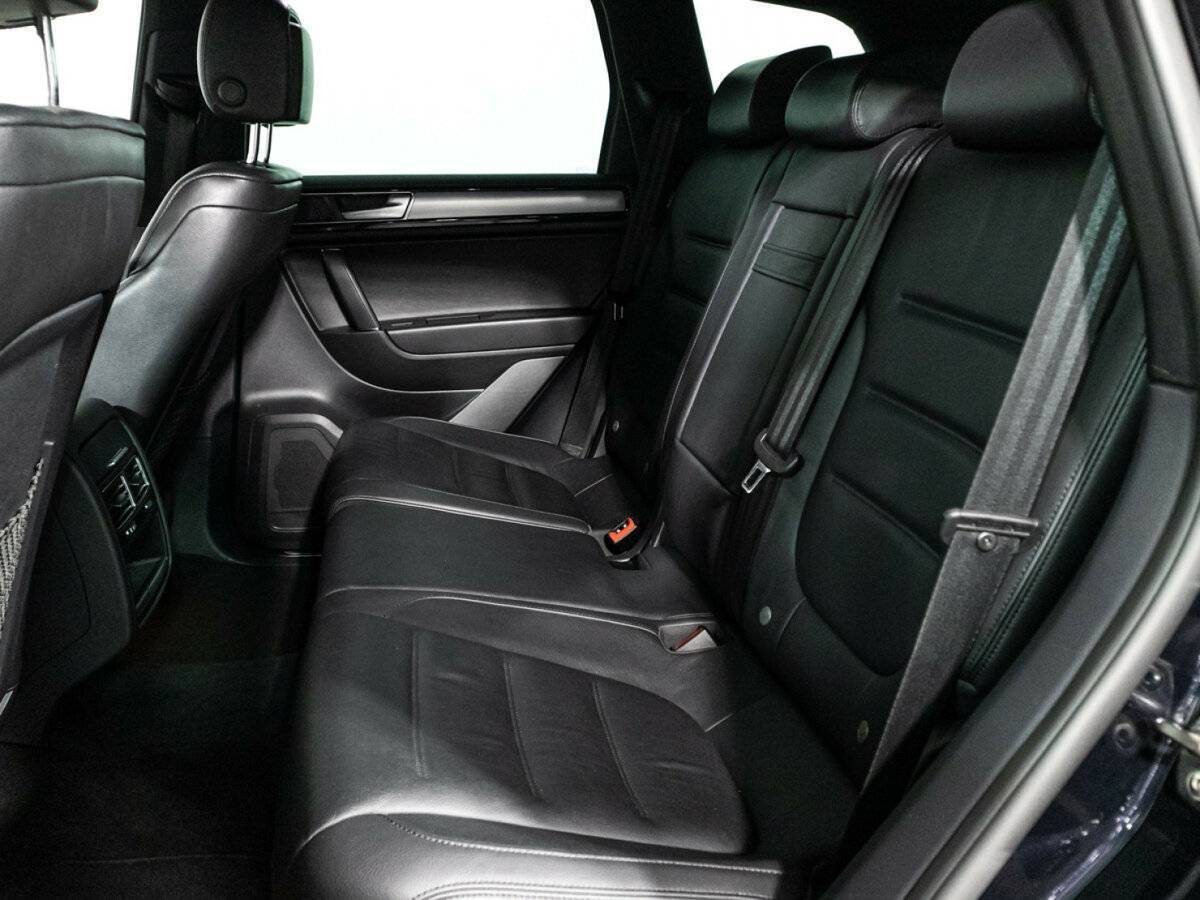 Купить Volkswagen Touareg с пробегом. Фото: #9