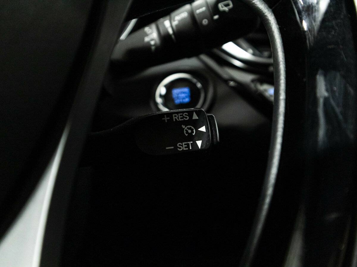 Купить Toyota C-HR с пробегом. Фото: #18