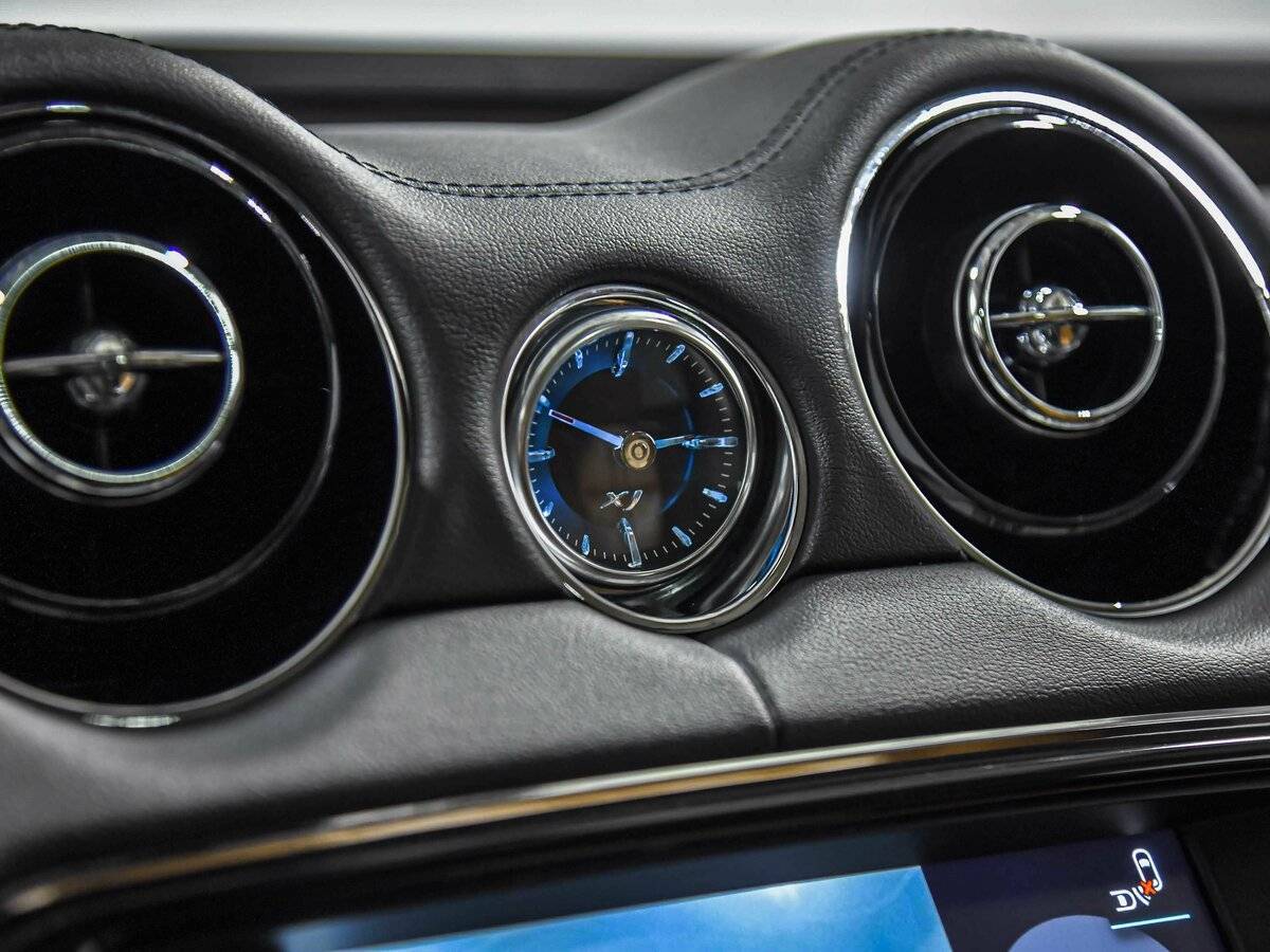 Купить Jaguar XJ с пробегом. Фото: #10