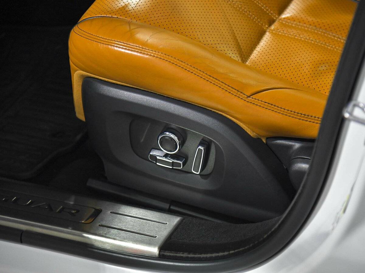 Купить Jaguar XJ с пробегом. Фото: #15