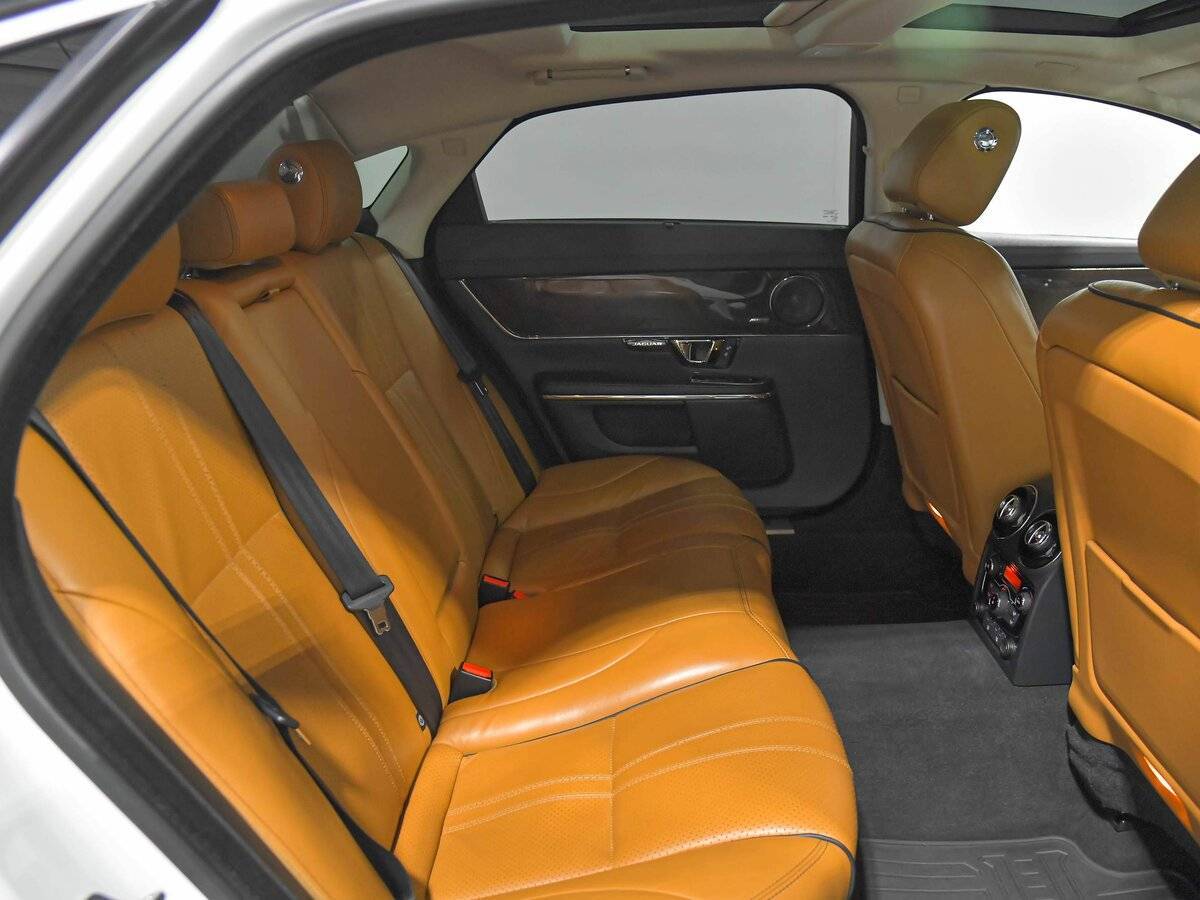 Купить Jaguar XJ с пробегом. Фото: #16
