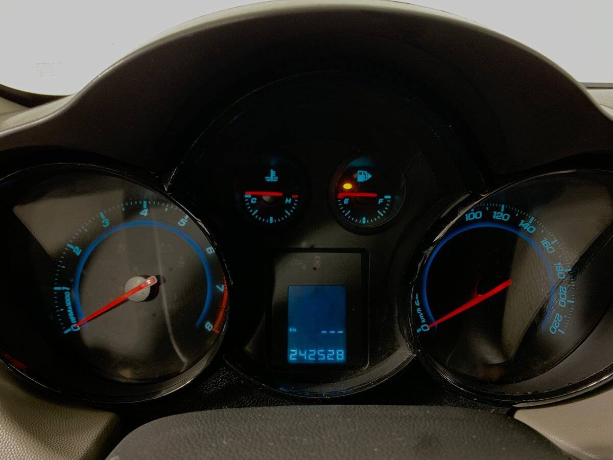 Купить Chevrolet Cruze с пробегом. Фото: #13