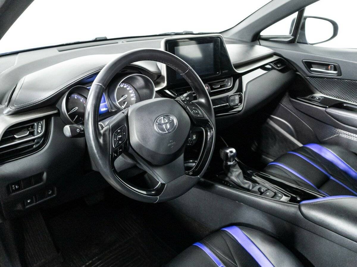 Купить Toyota C-HR с пробегом. Фото: #10