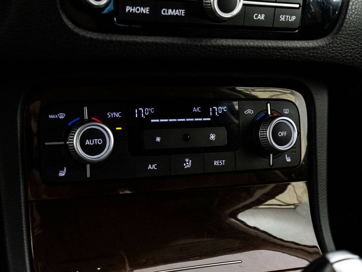 Купить Volkswagen Touareg с пробегом. Фото: #14