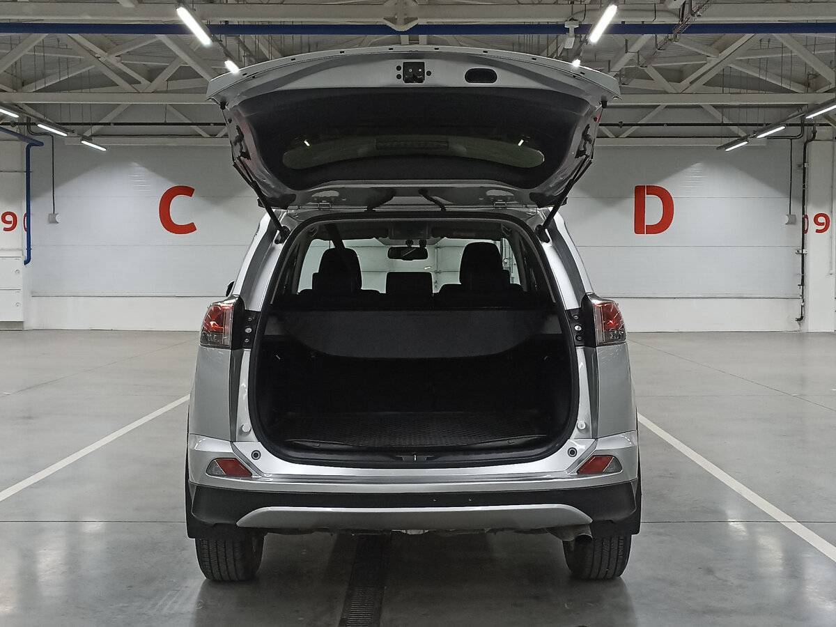 Купить Toyota RAV4 с пробегом. Фото: #9