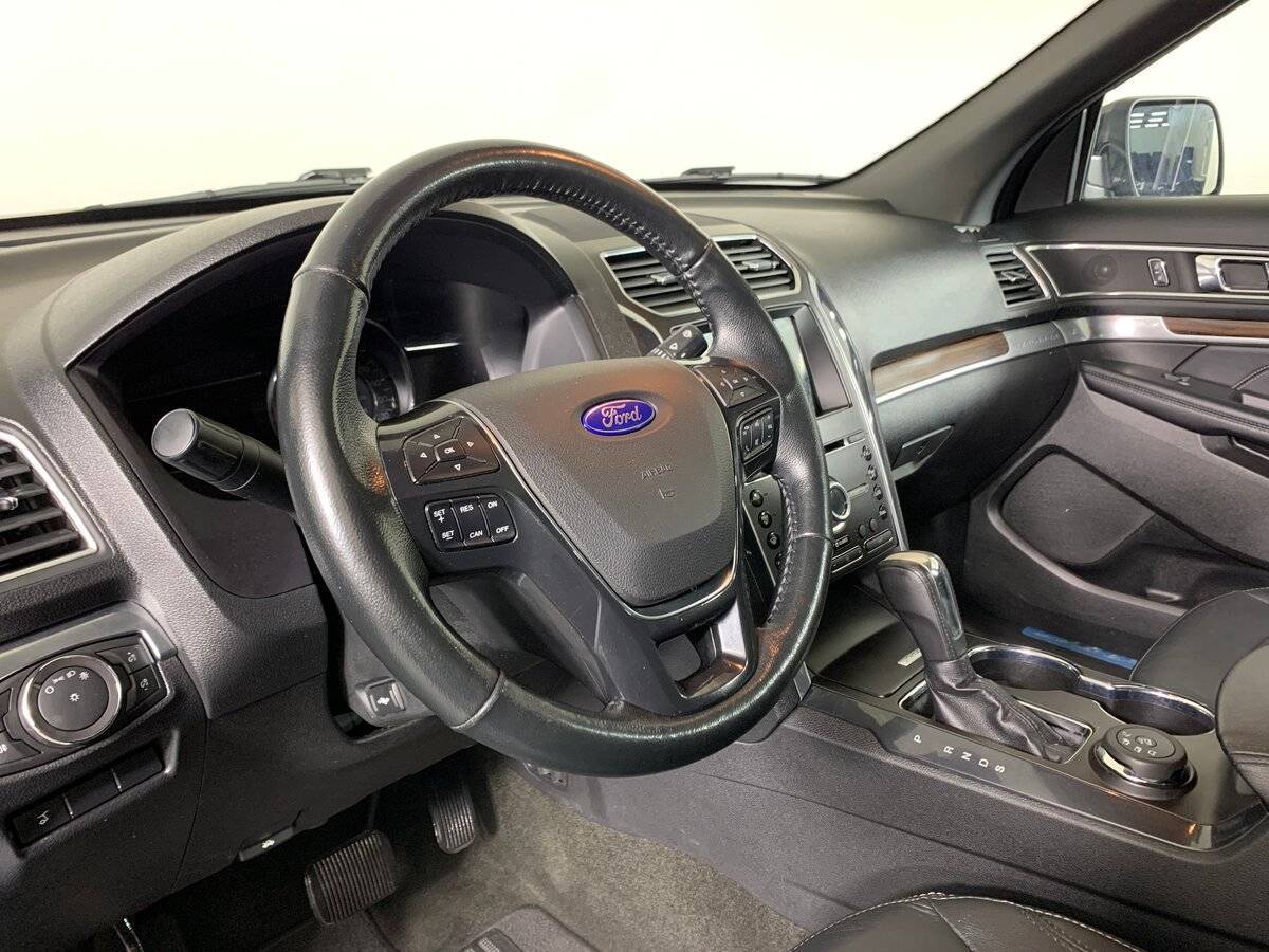 Купить Ford Explorer с пробегом. Фото: #10