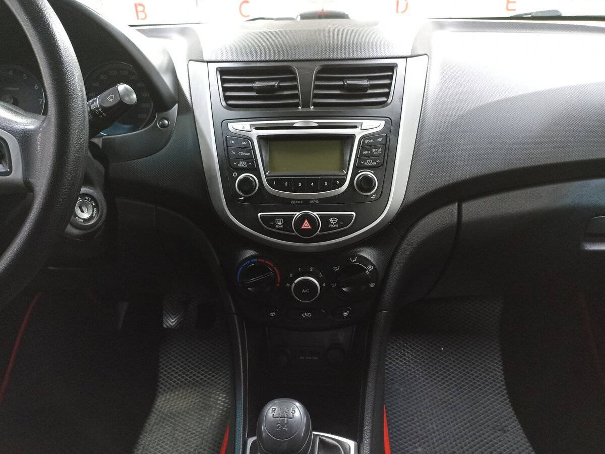 Купить Hyundai Solaris с пробегом. Фото: #14