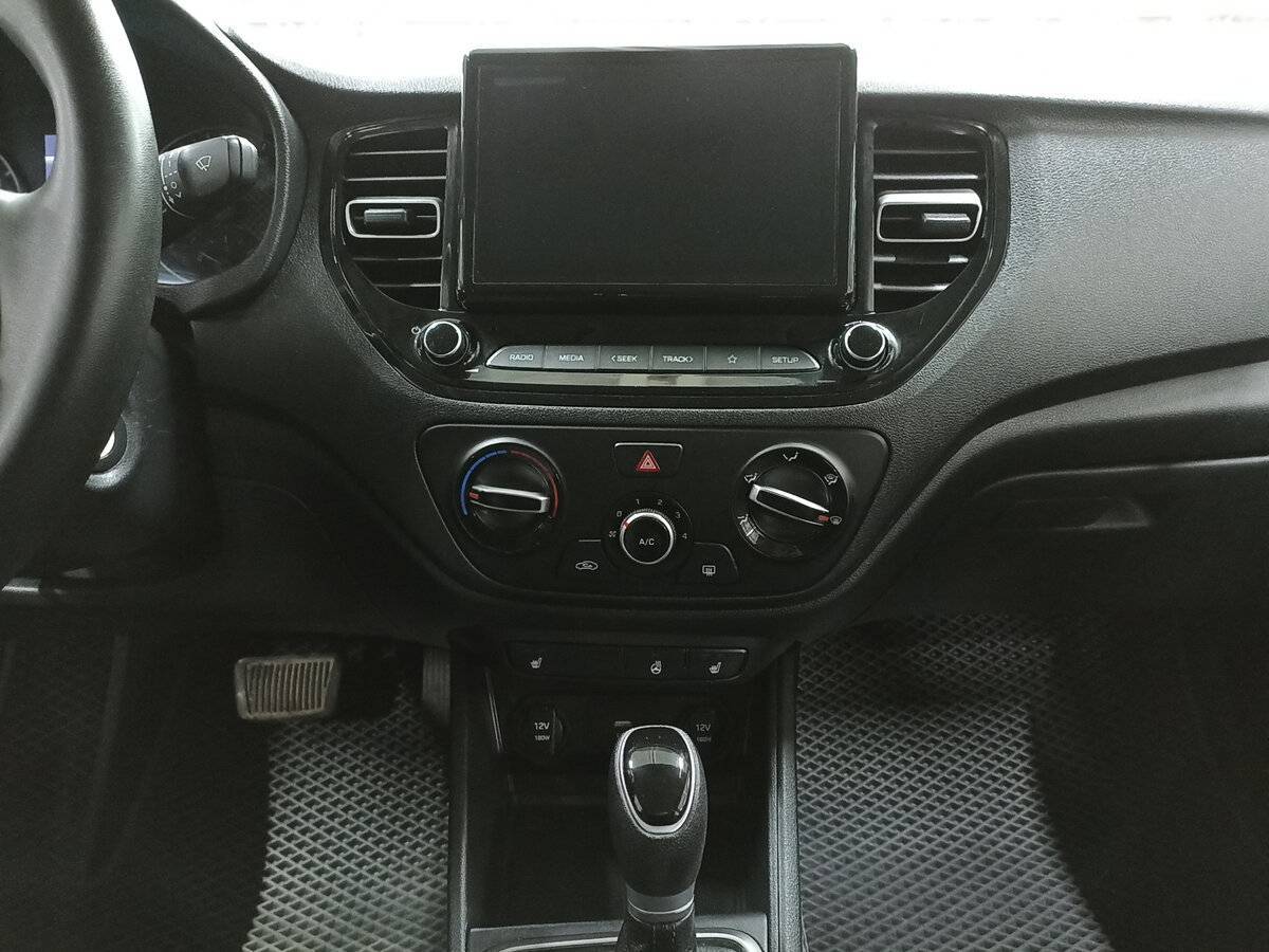 Купить Hyundai Solaris с пробегом. Фото: #14