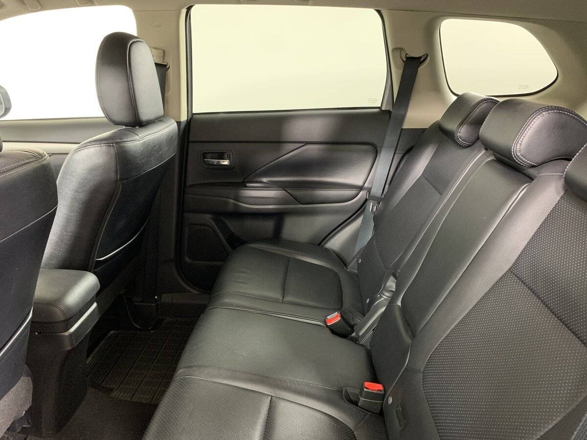 Купить Mitsubishi Outlander с пробегом. Фото: #17