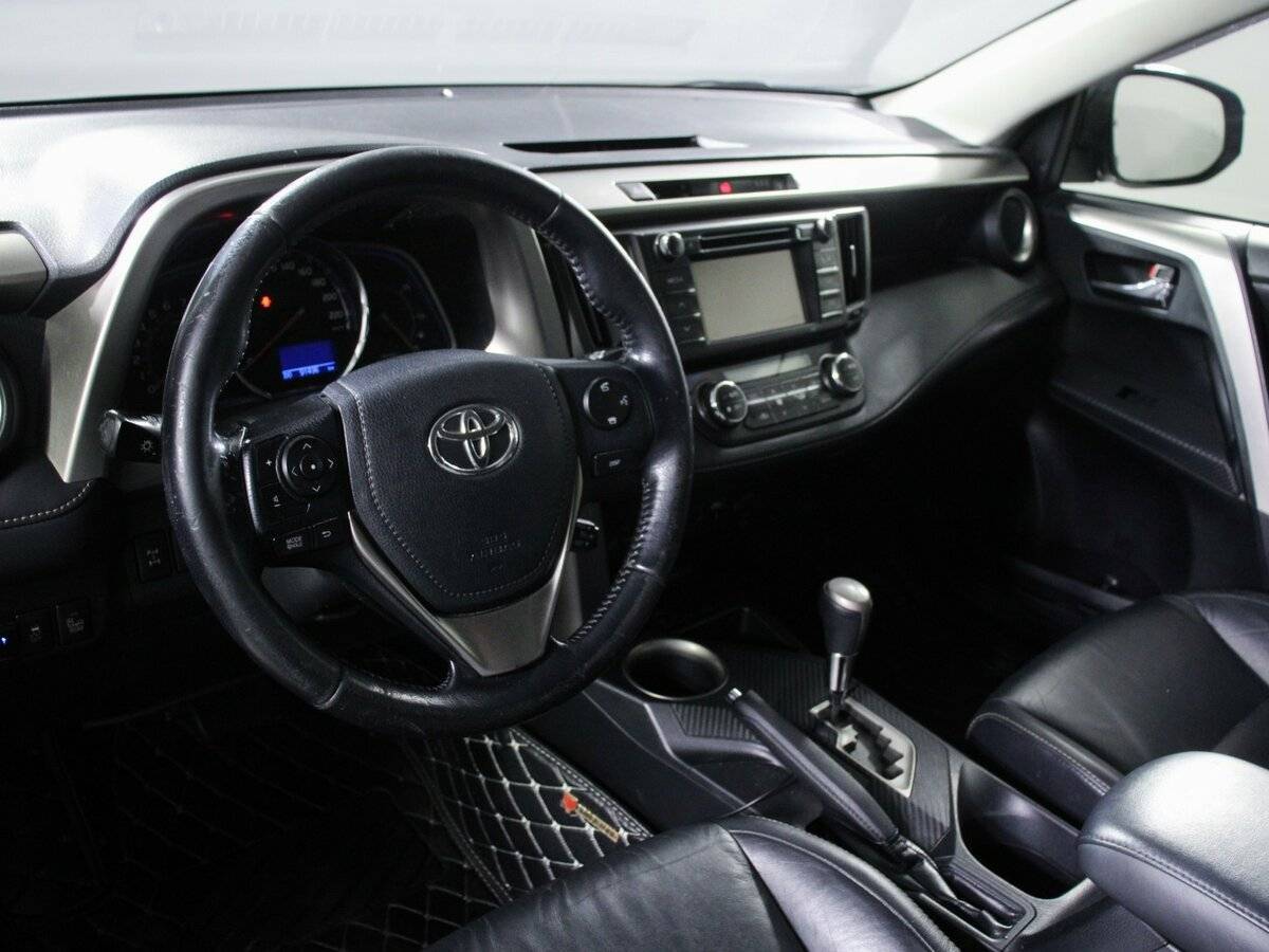 Купить Toyota RAV4 с пробегом. Фото: #13