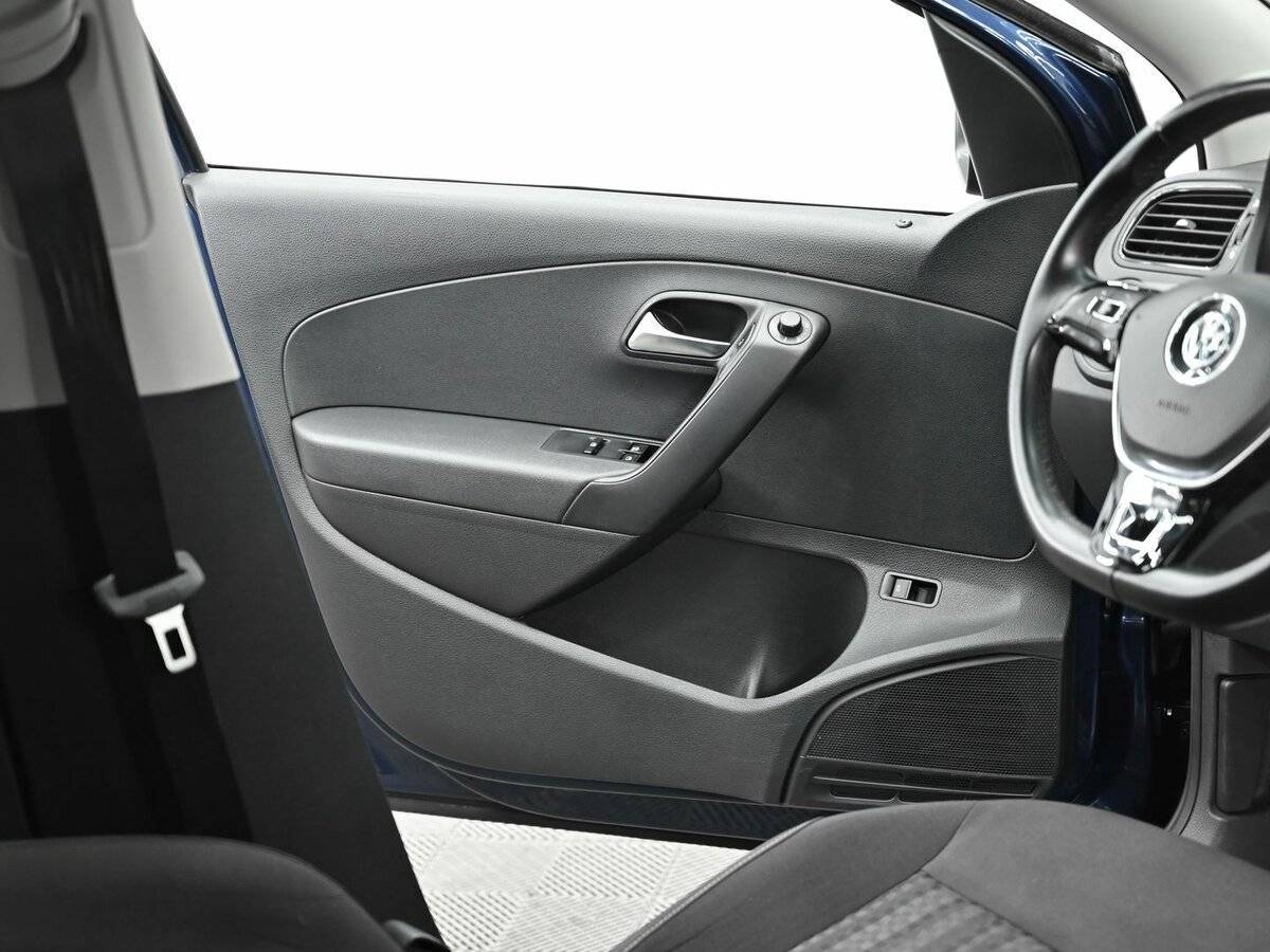 Купить Volkswagen Polo с пробегом. Фото: #5