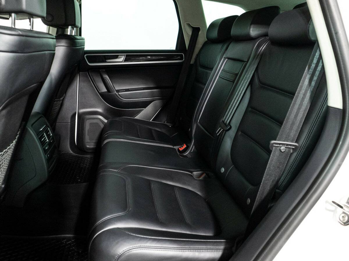 Купить Volkswagen Touareg с пробегом. Фото: #9