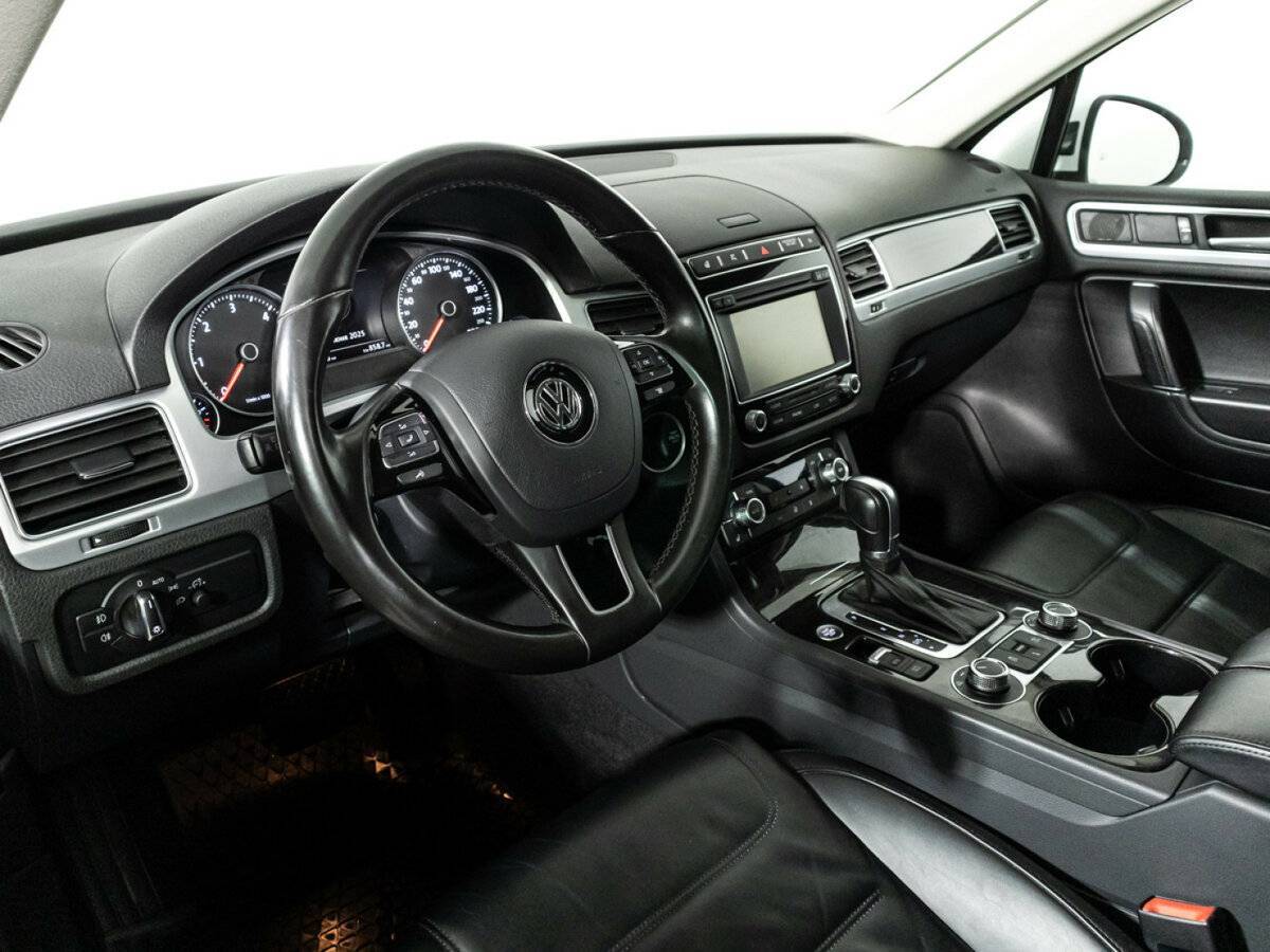 Купить Volkswagen Touareg с пробегом. Фото: #10