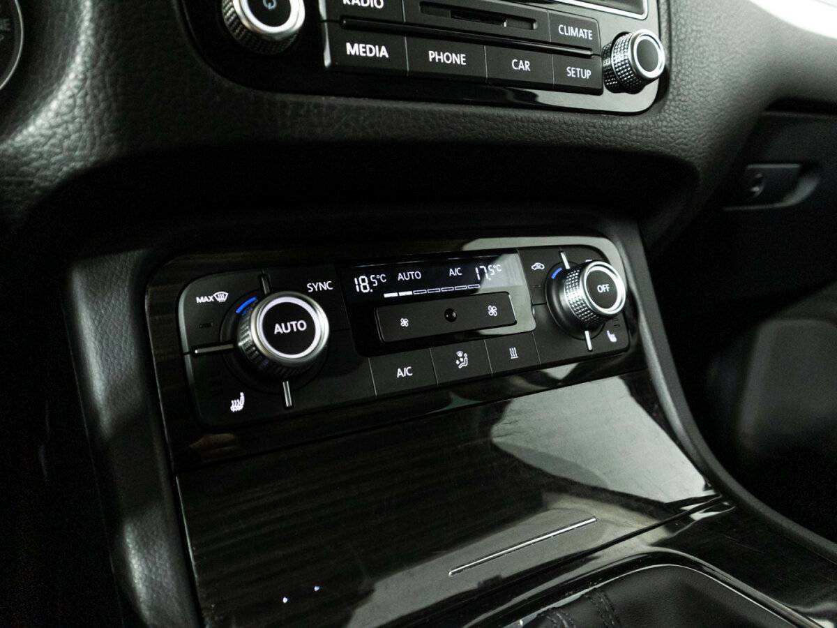 Купить Volkswagen Touareg с пробегом. Фото: #19