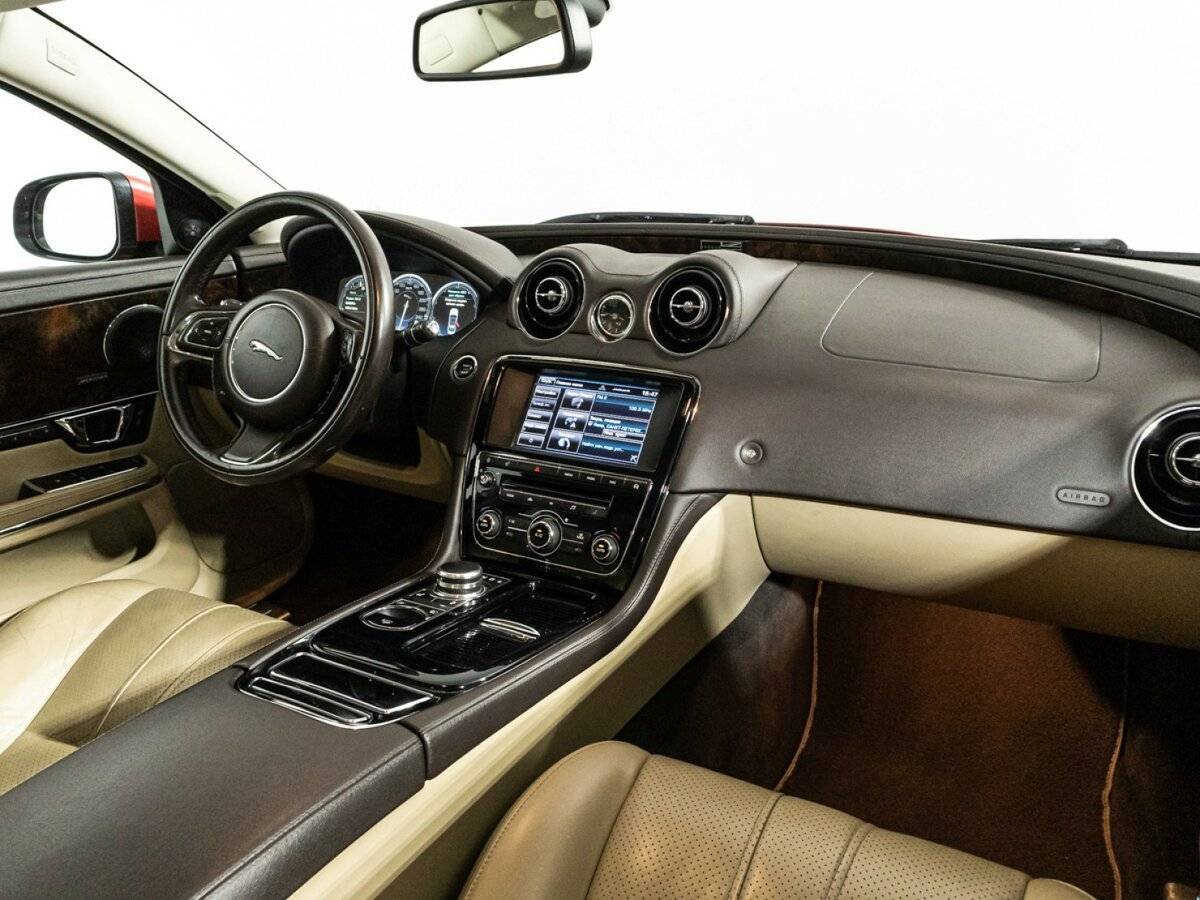 Купить Jaguar XJ с пробегом. Фото: #8