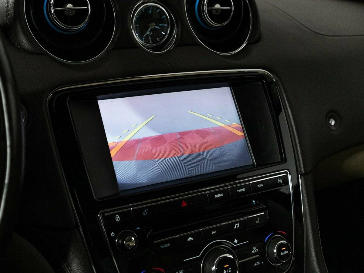 Купить Jaguar XJ с пробегом. Фото: #20