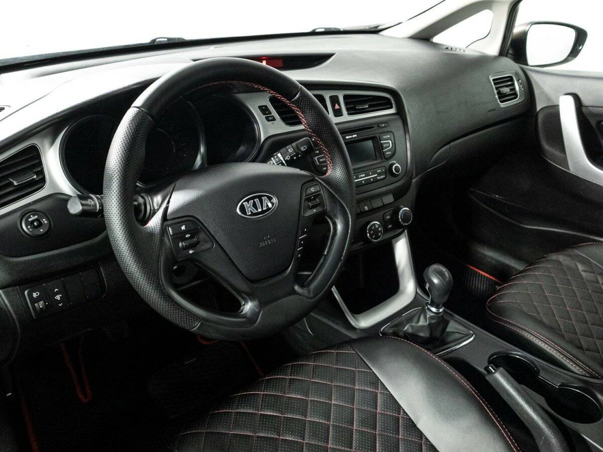 Купить Kia Ceed с пробегом. Фото: #10