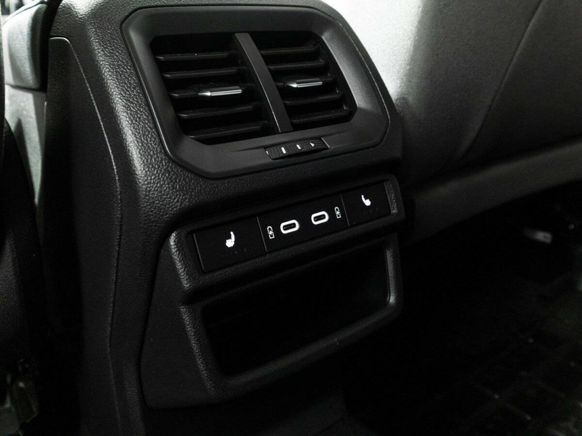 Купить Volkswagen Taos с пробегом. Фото: #22