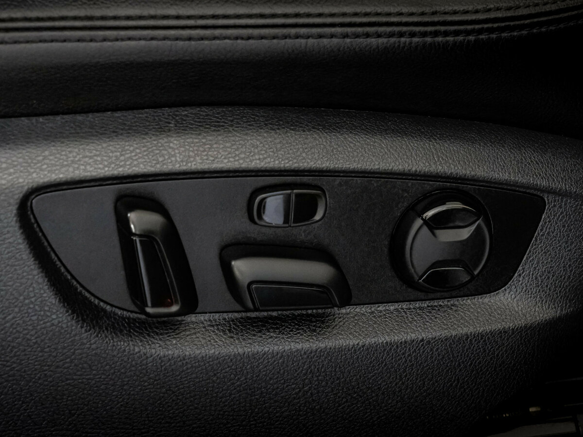 Купить Volkswagen Touareg с пробегом. Фото: #21