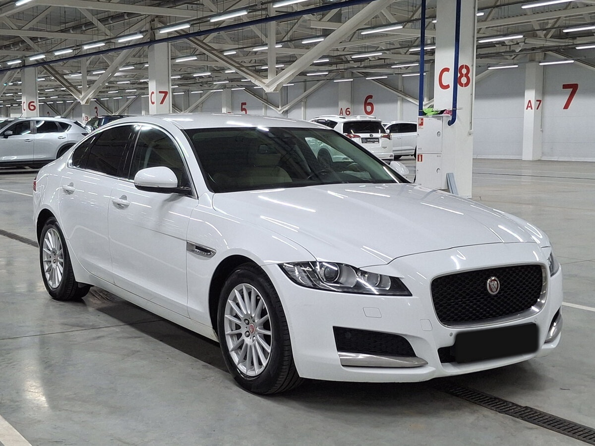 Купить Jaguar XF с пробегом. Фото: #2