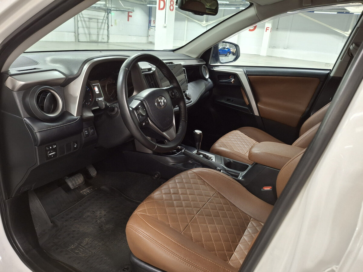 Купить Toyota RAV4 с пробегом. Фото: #15