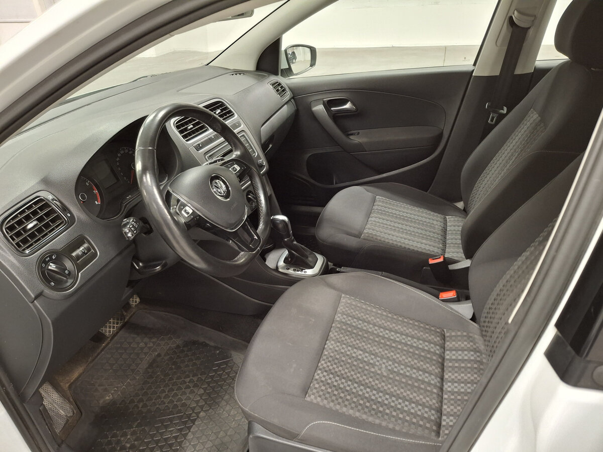 Купить Volkswagen Polo с пробегом. Фото: #14