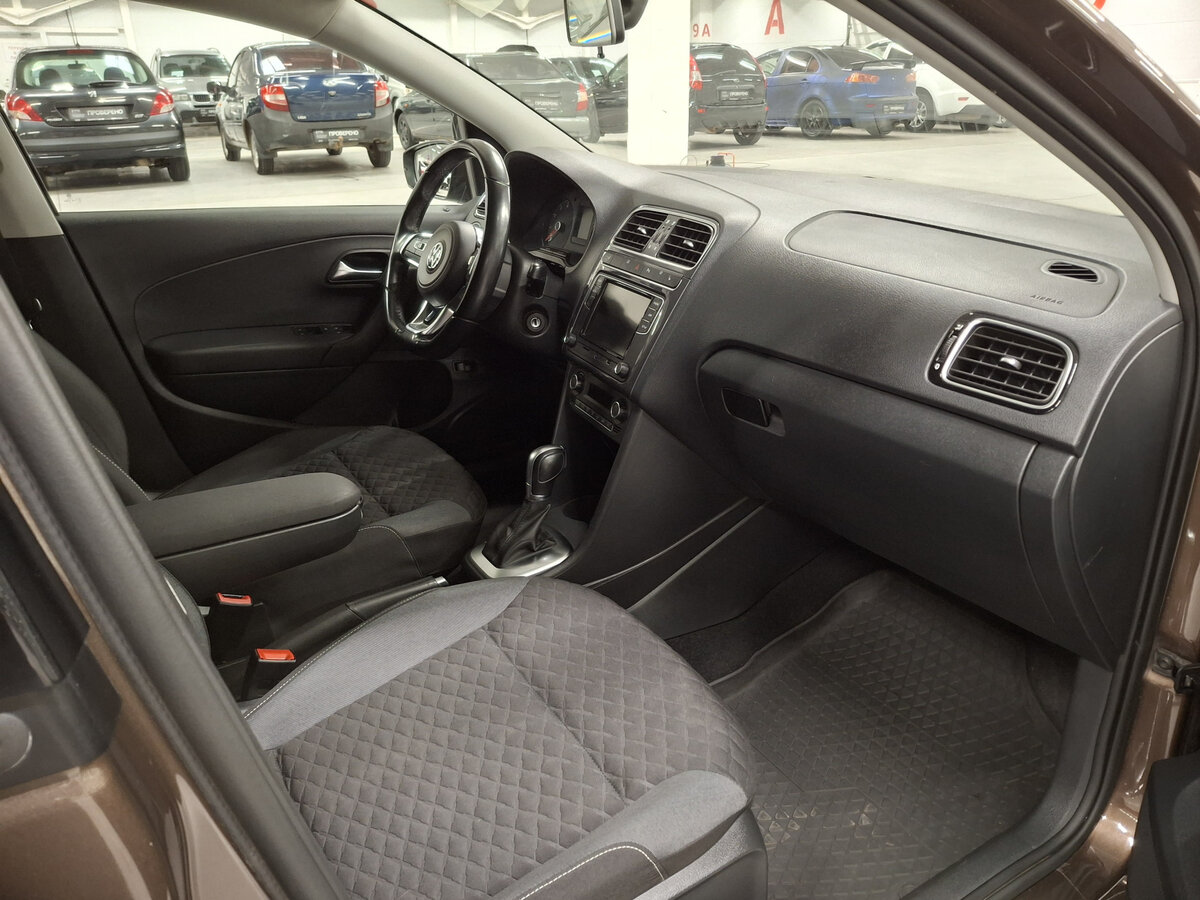 Купить Volkswagen Polo с пробегом. Фото: #10