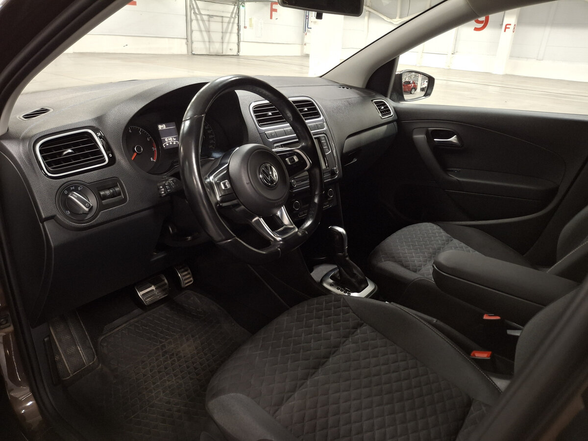 Купить Volkswagen Polo с пробегом. Фото: #15