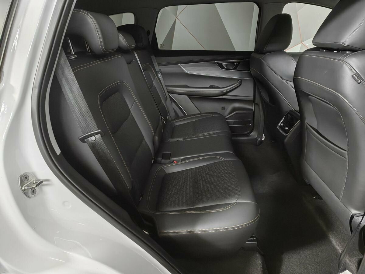 Купить Chery Tiggo 8 с пробегом. Фото: #9