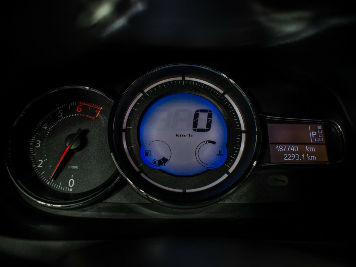 Купить Renault Fluence с пробегом. Фото: #9