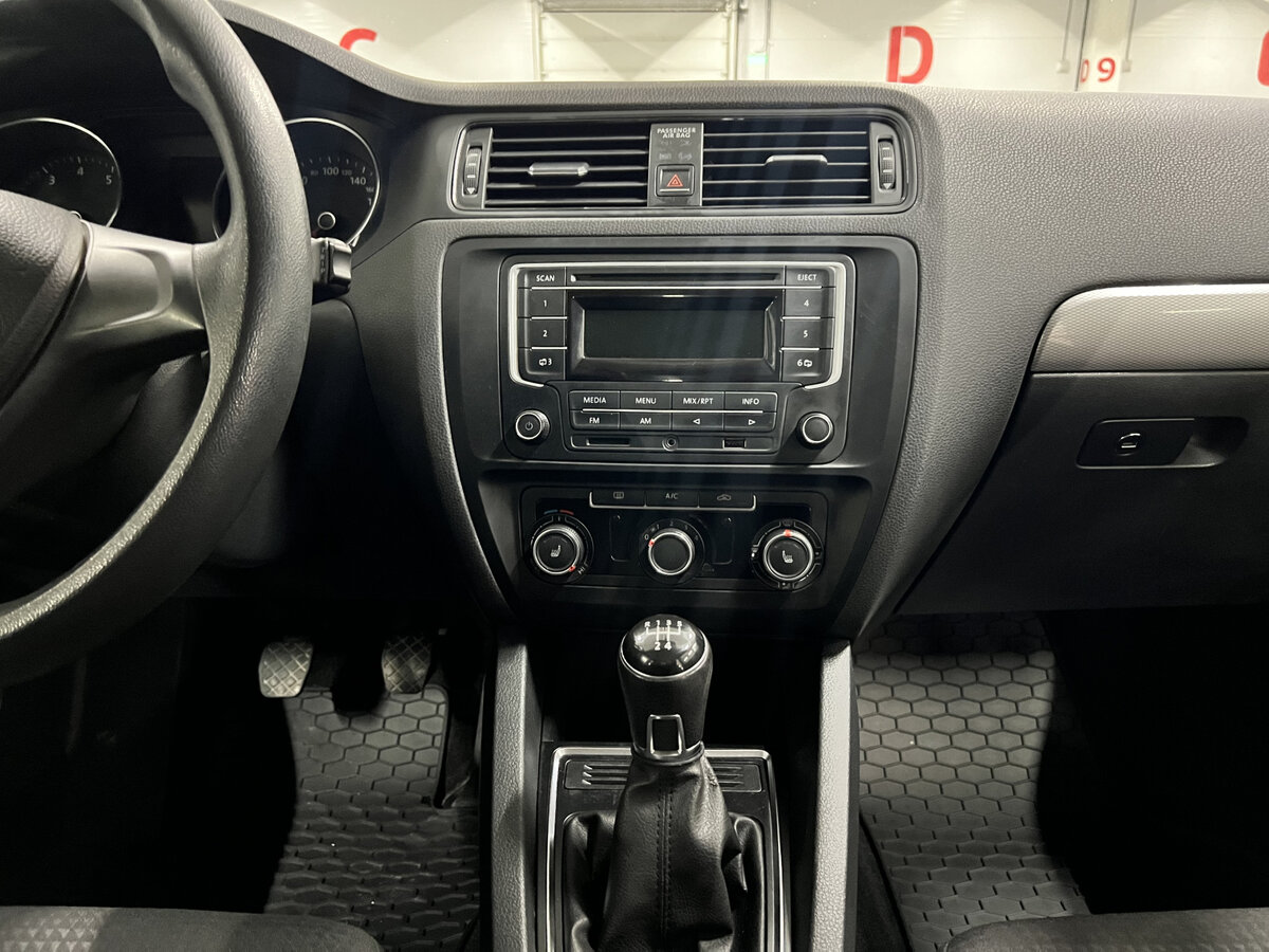 Купить Volkswagen Jetta с пробегом. Фото: #14