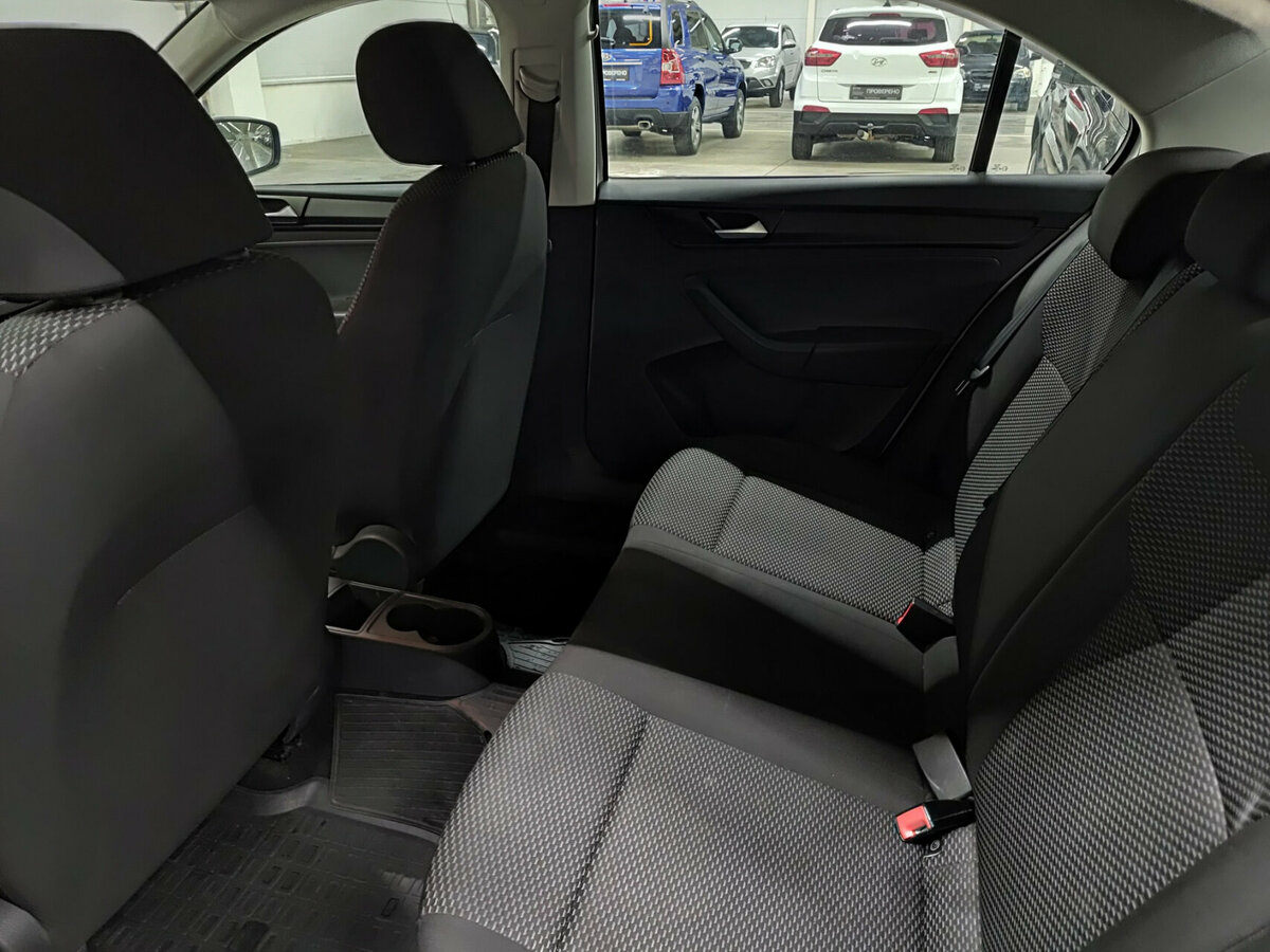 Купить Volkswagen Polo с пробегом. Фото: #11