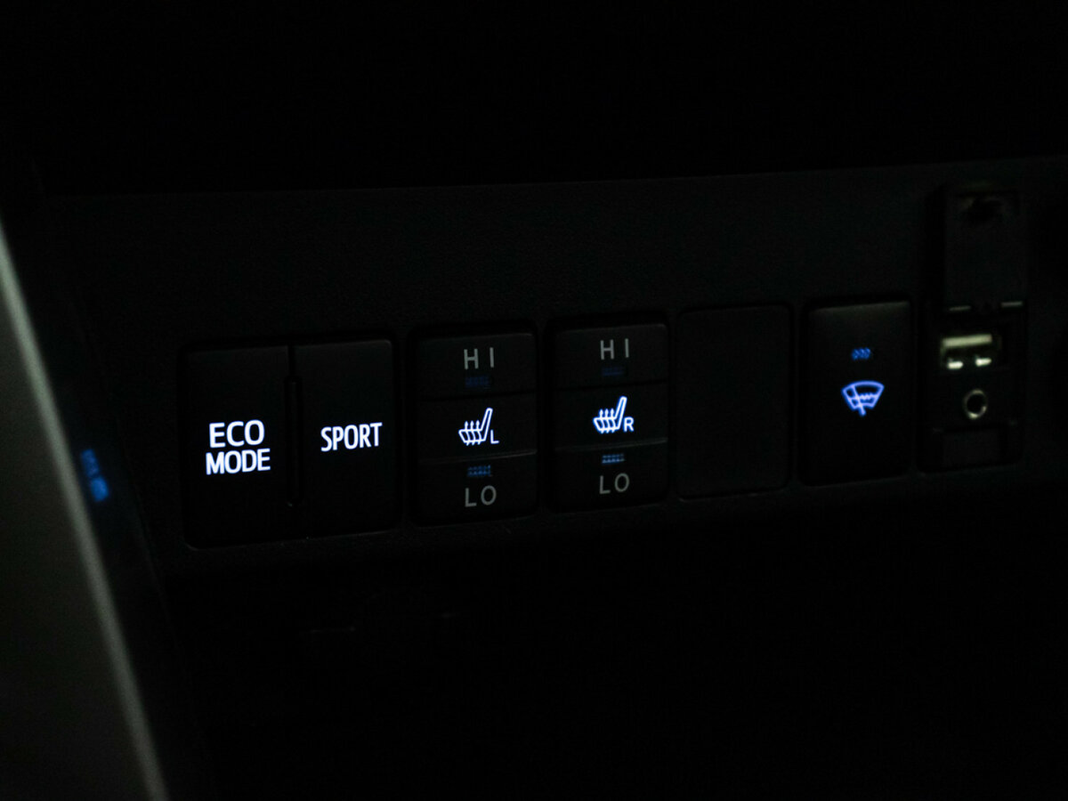 Купить Toyota RAV4 с пробегом. Фото: #15