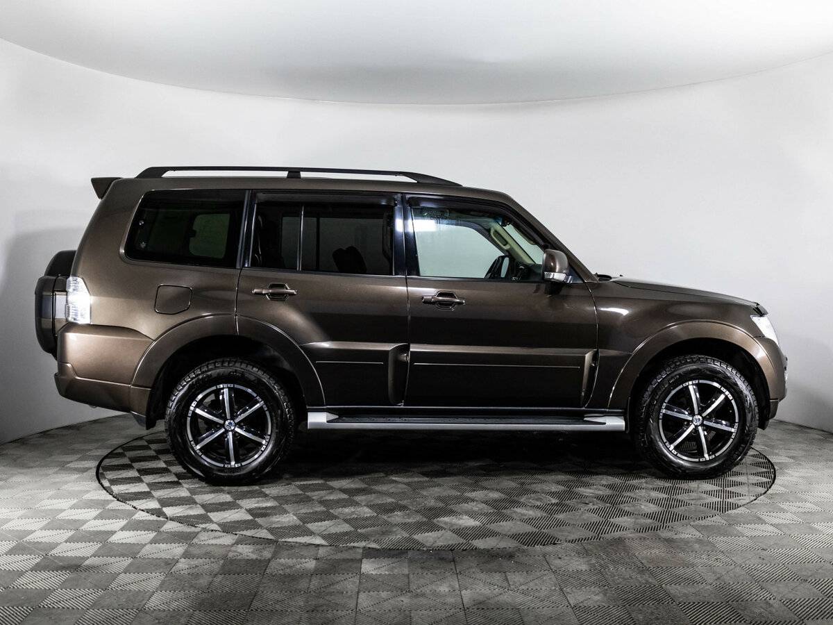 Купить Mitsubishi Pajero с пробегом. Фото: #4