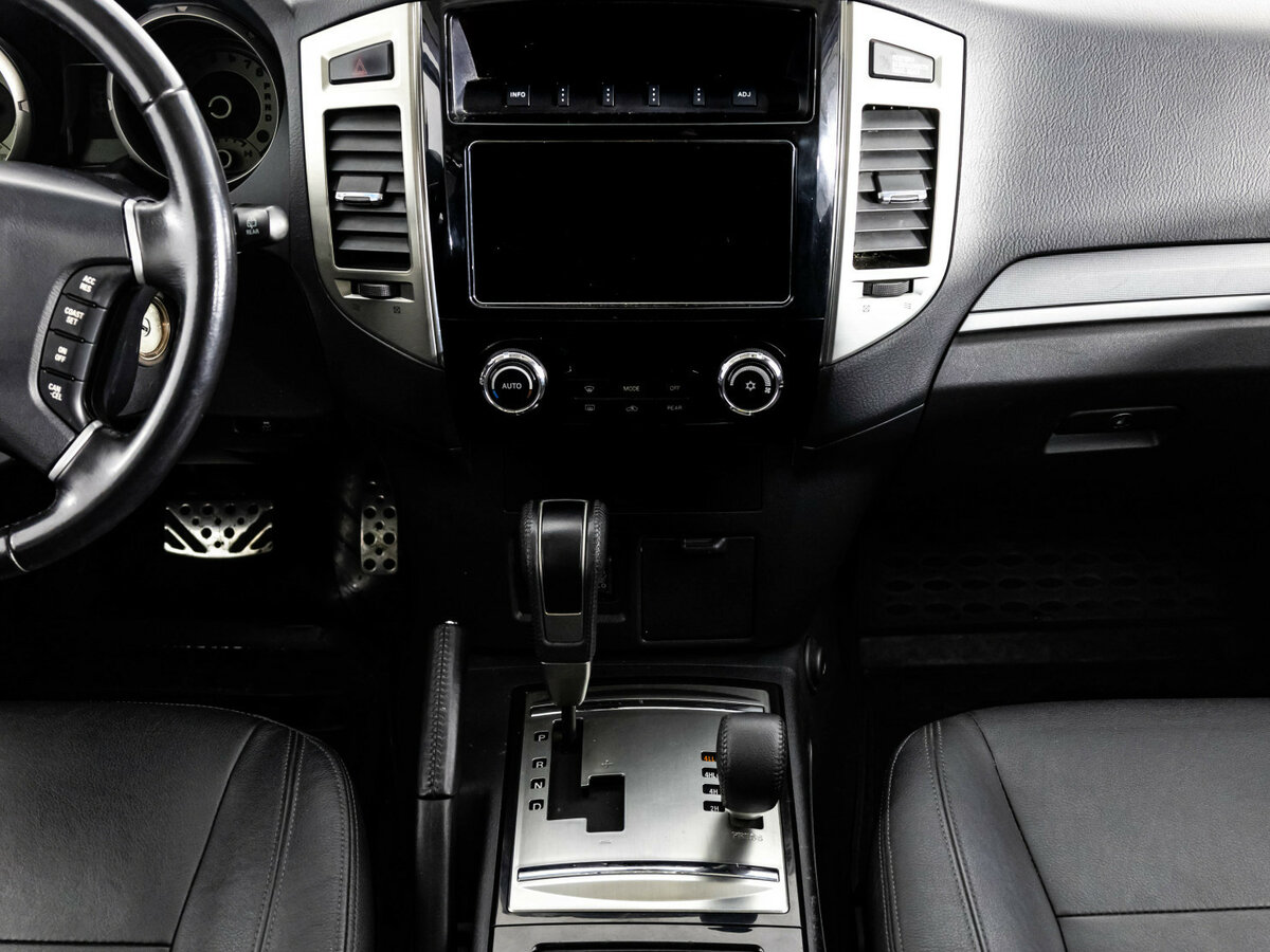 Купить Mitsubishi Pajero с пробегом. Фото: #14