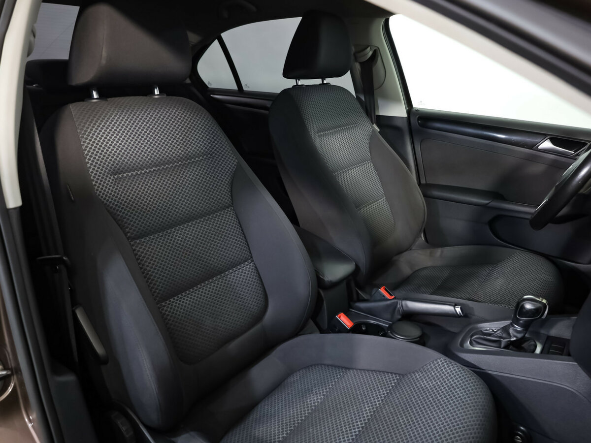 Купить Volkswagen Jetta с пробегом. Фото: #16